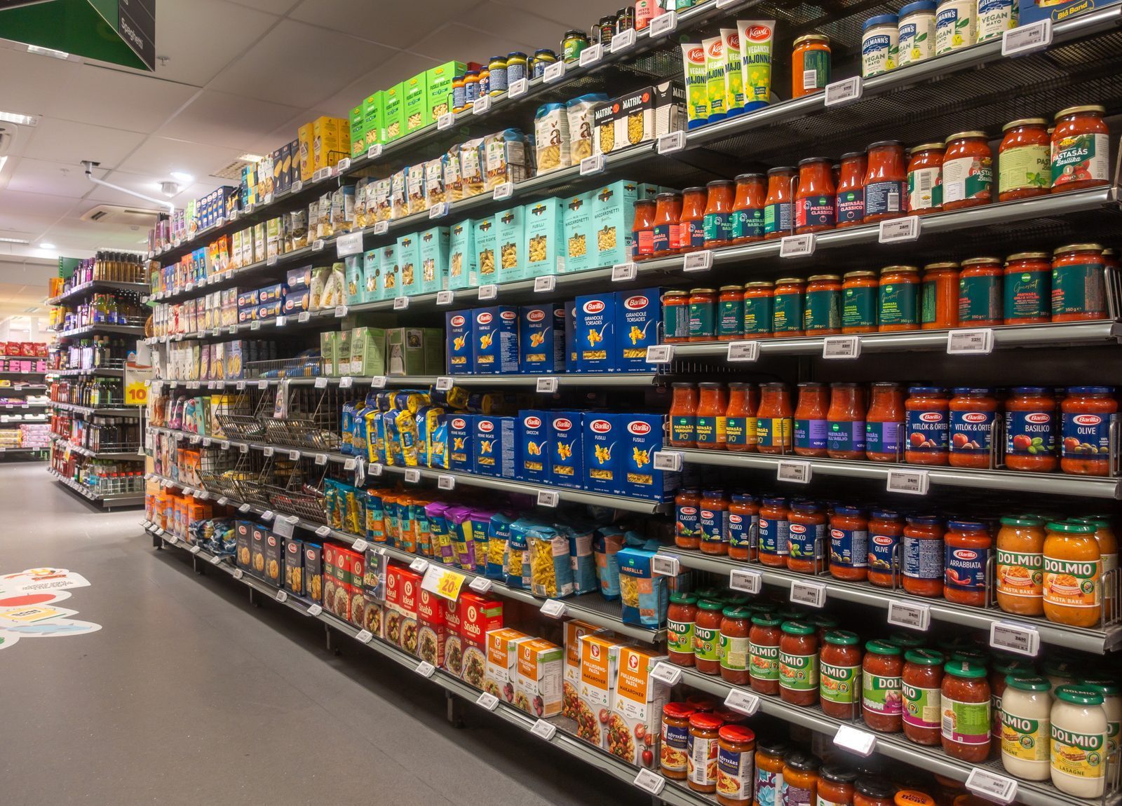 Food shelves in a grocery store showing consumer goods subject to tariff-driven price increases